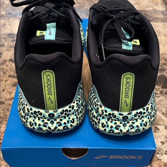 Brooks Black and Aqua Running Shoes - Picture 3 of 4